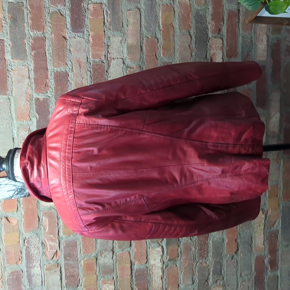 Red leather jacket. - Picture 4 of 8